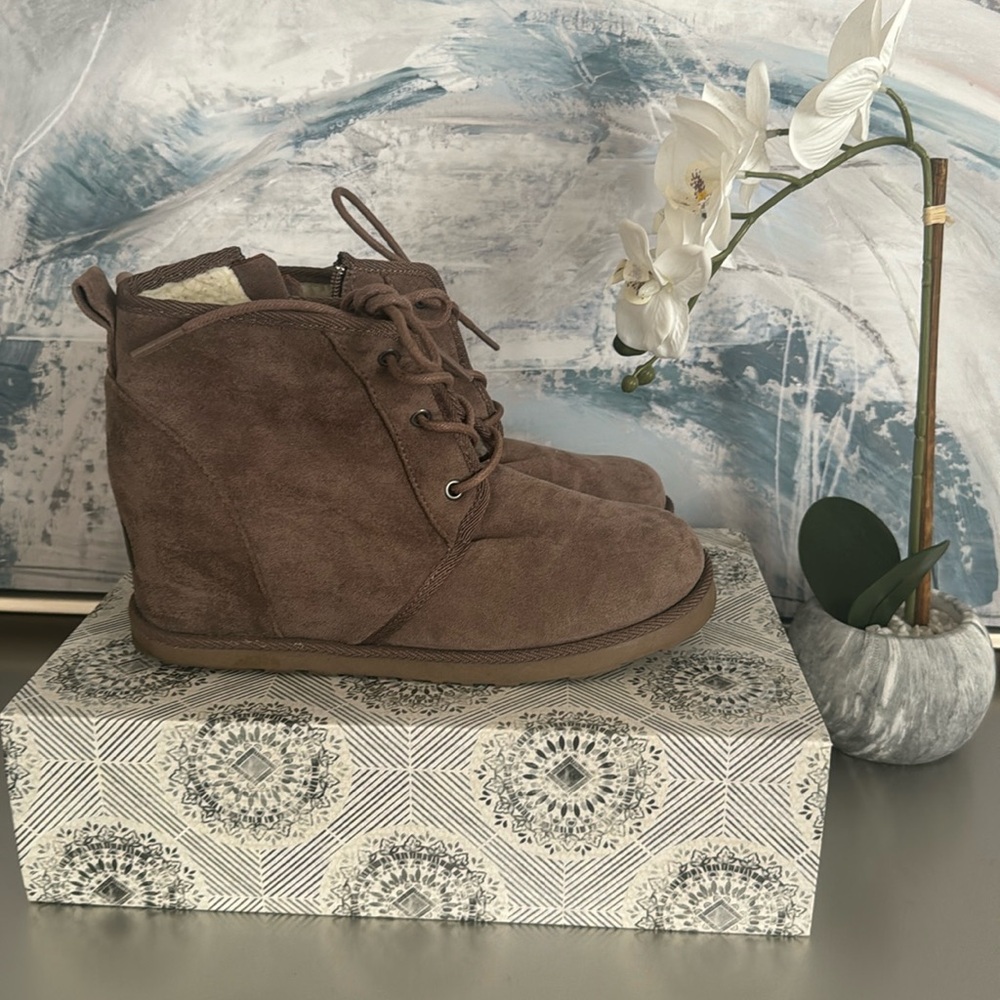 Dunes wedge booties. Brown, size 8